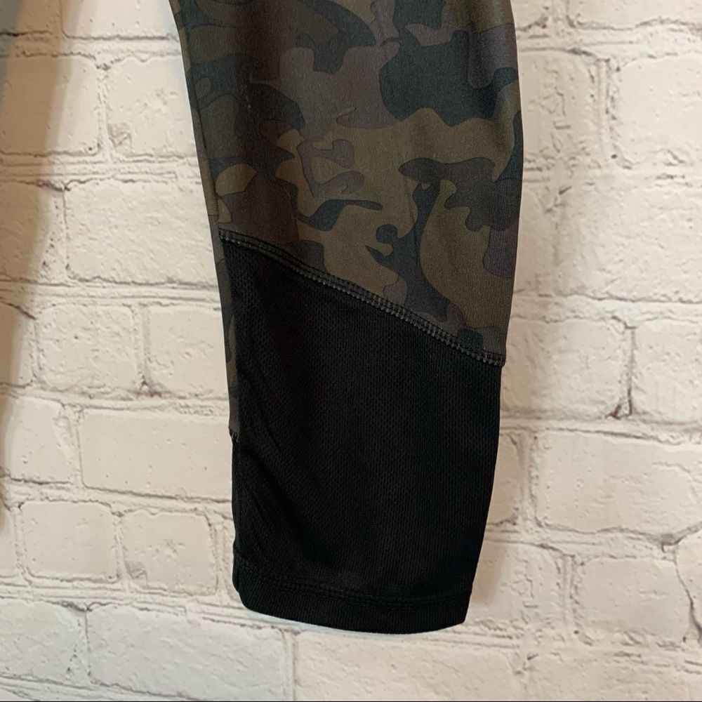 Therapy performance compression leggings camo size large - Picture 3 of 9